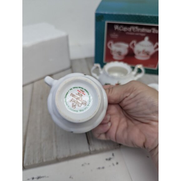 Vintage 1995 A Cup of Christmas Tea Creamer & Sugar Bowl Bone China CT137 in Box - Picture 8 of 10